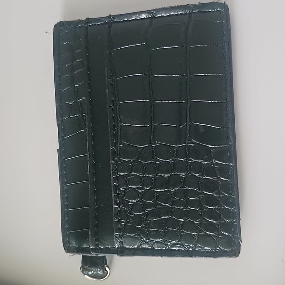 Elegant Dark Green Croc-Embossed Shoulder Bag - Picture 9 of 9